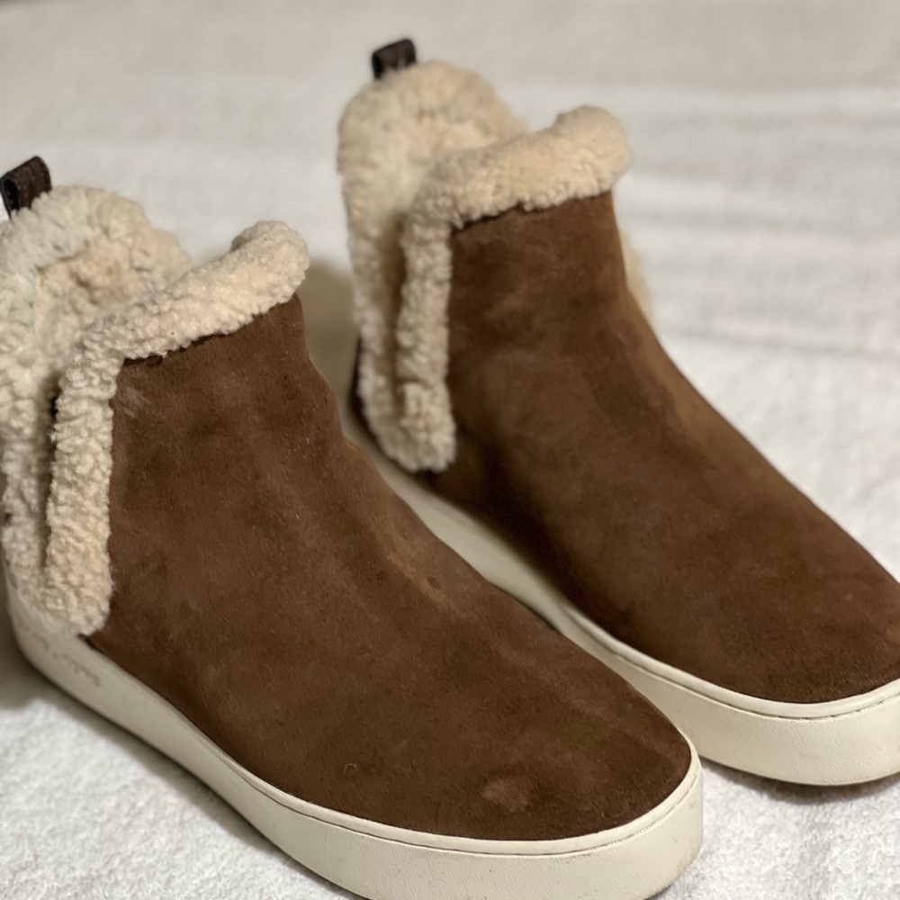 Women Michael Kors taupe 7.5 ankle boots